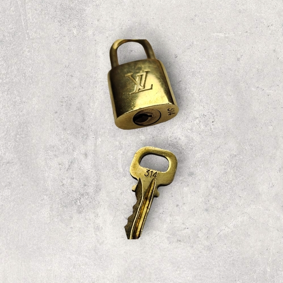LV Louis Vuitton Lock and Key #314 - Picture 3 of 4